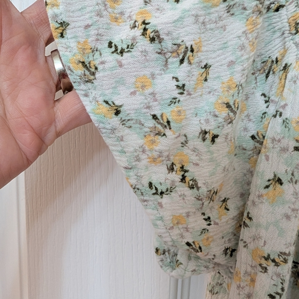 Belle Du Jour Ditsy Floral Blouse with Crochet Trim - Picture 4 of 12